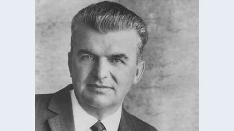 Ziehvater der HZD: Albert Osswald, hessischer Ministerpräsident zur Zeit der Gründung Porträtfoto von Albert Osswald, dem hessischen Ministerpräsidenten, der bei der Gründung der HZD im Amt war