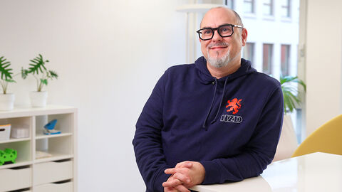 Porträtfoto Arne Schneider, Leiter DMS Competence Center bei der HZD